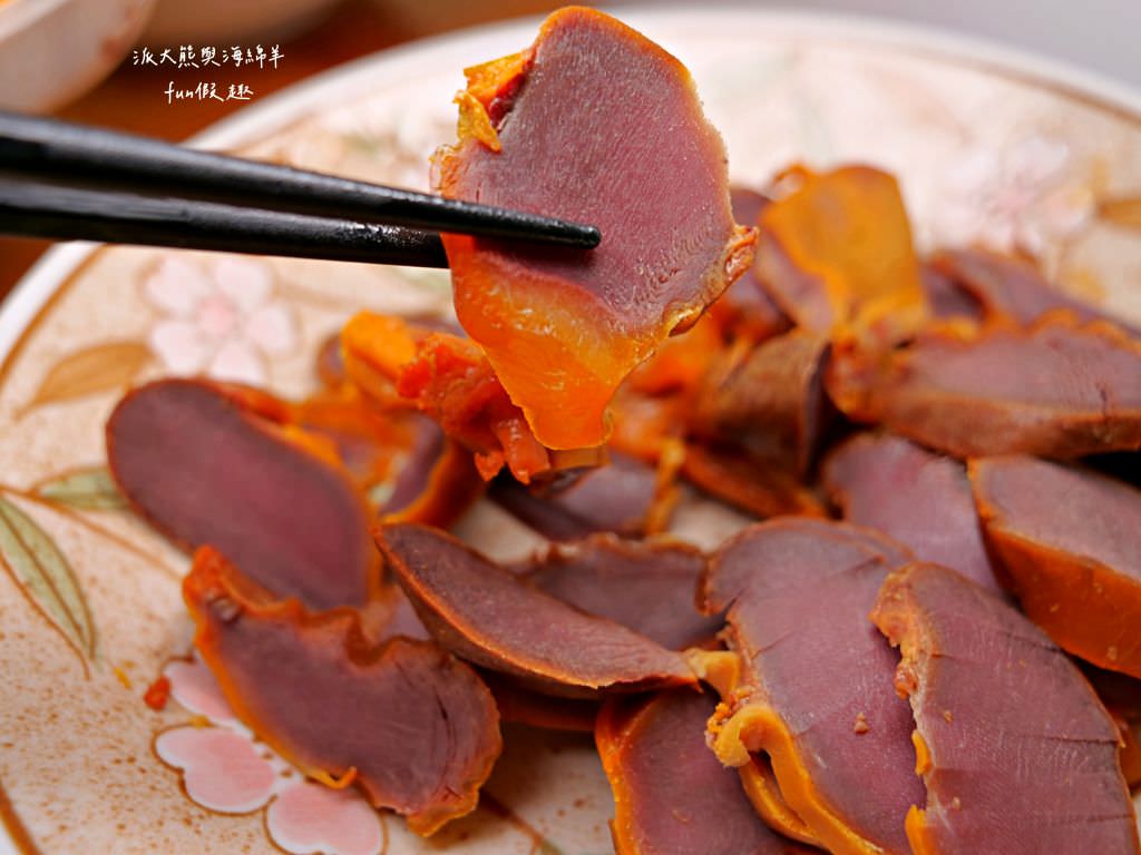 下營大支燻茶鵝油雞︱在學甲也能吃到下營特產香噴噴燻茶鵝，吮指回味樂無窮，還有醉鵝、油雞、甘蔗雞、鴨翅、鴨舌等各種拼盤，每日新鮮製作限量供應，想買記得趁早!!!