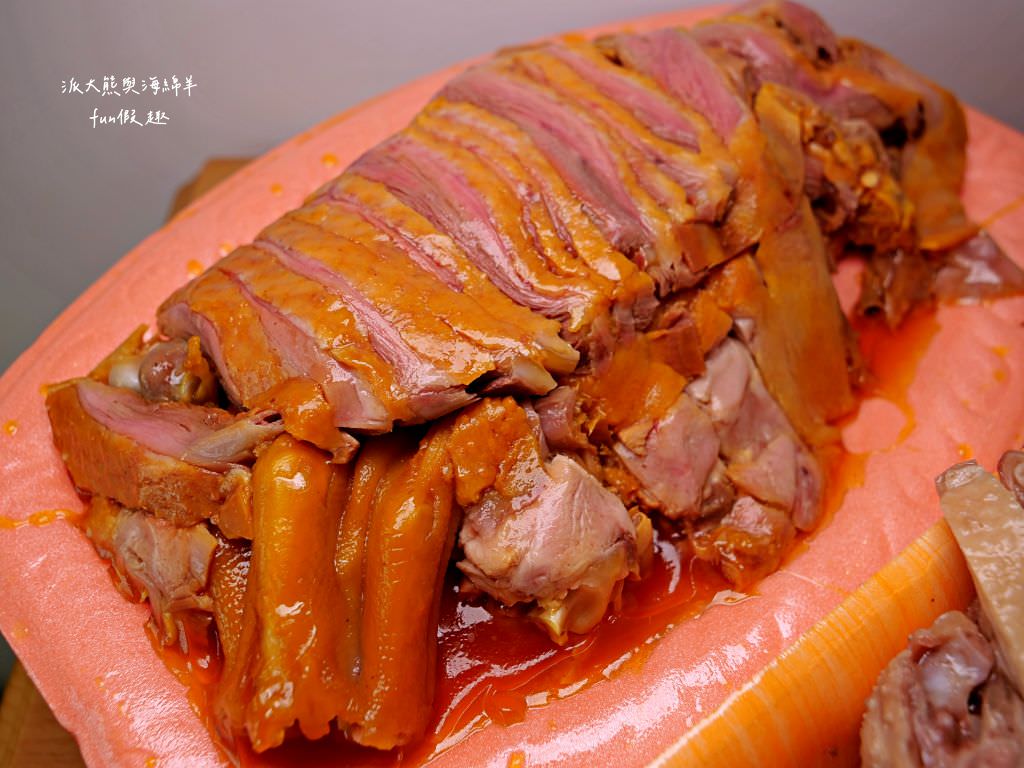 下營大支燻茶鵝油雞︱在學甲也能吃到下營特產香噴噴燻茶鵝，吮指回味樂無窮，還有醉鵝、油雞、甘蔗雞、鴨翅、鴨舌等各種拼盤，每日新鮮製作限量供應，想買記得趁早!!!