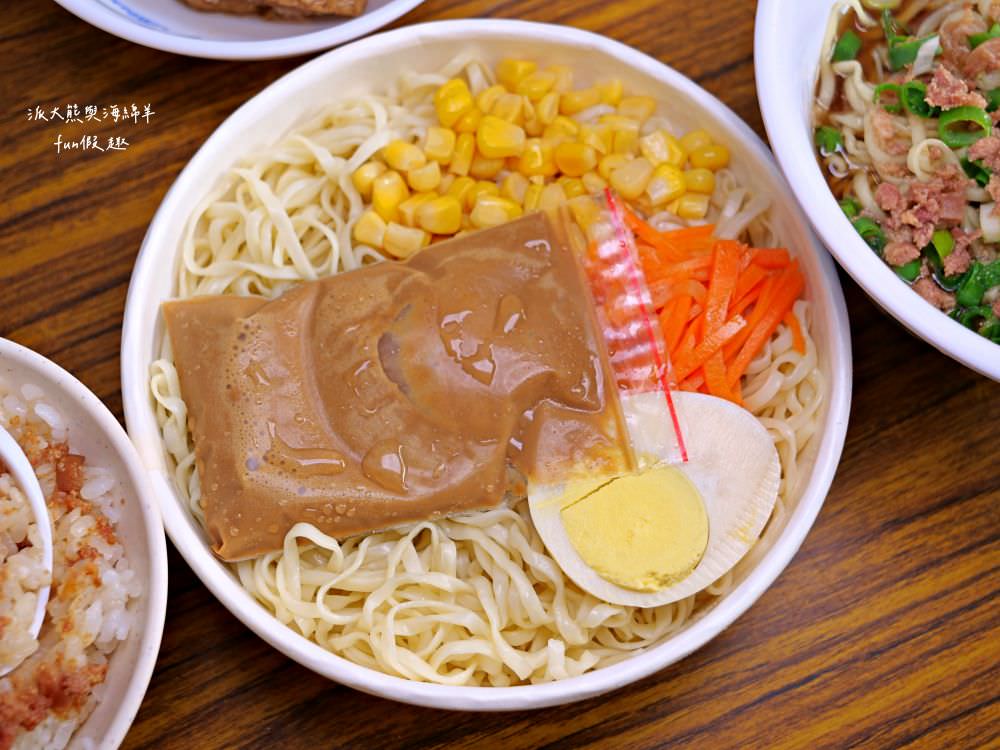 友德意麵︱南投市公有零售市場騎樓必吃在地美食，曾經榮獲美食金牌獎，飄香屹立超過50年的南投意麵，搭配獨家特製辣醬味道更美味～