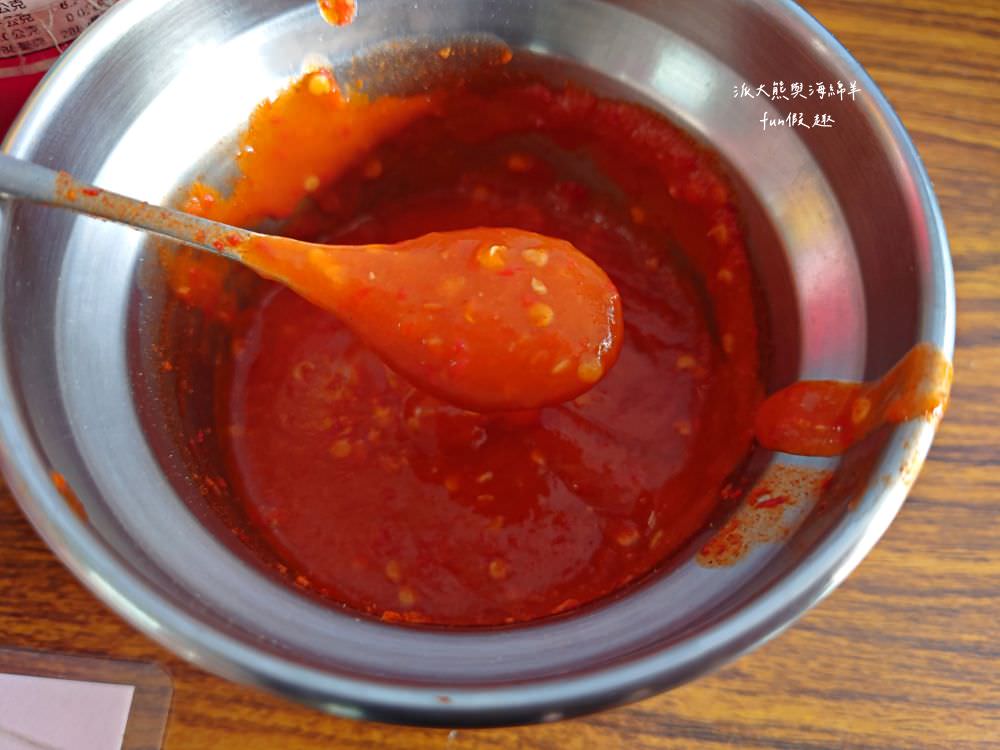 友德意麵︱南投市公有零售市場騎樓必吃在地美食，曾經榮獲美食金牌獎，飄香屹立超過50年的南投意麵，搭配獨家特製辣醬味道更美味～