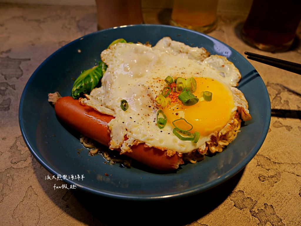呷島早午餐︱草屯早午餐再1發，魂牽夢縈的焗皮蛋餅搭配穿上金黃奶油的酥厚吐司，來呷島一起大聲說歐嗨唷Ohayo!!! 蹦啾Bonjour!!!～112.9