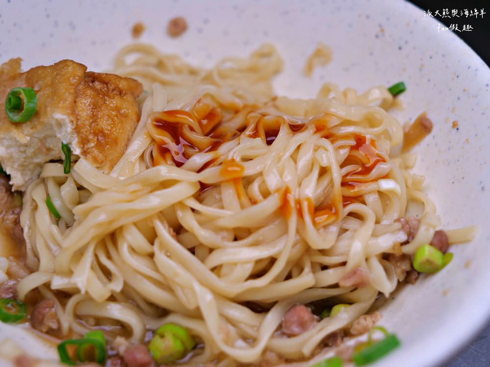 阿章意麵︱派大熊朝聖南投菜市場裡的南投意麵王!!!第三屆500碗2碗評鑑~不只招牌意麵超棒,魯肉飯與油豆腐也都在水準之上,在地飄香逾50年的樸實好滋味~ - 第15張圖 阿章意麵︱派大熊朝聖南投菜市場裡的南投意麵王!!!第三屆500碗2碗評鑑~不只招牌意麵超棒,魯肉飯與油豆腐也都在水準之上,在地飄香逾50年的樸實好滋味~