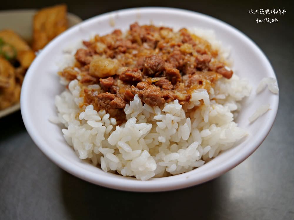 阿章意麵︱派大熊朝聖南投菜市場裡的南投意麵王!!!第三屆500碗2碗評鑑～不只招牌意麵超棒，魯肉飯與油豆腐也都在水準之上，在地飄香逾50年的樸實好滋味～