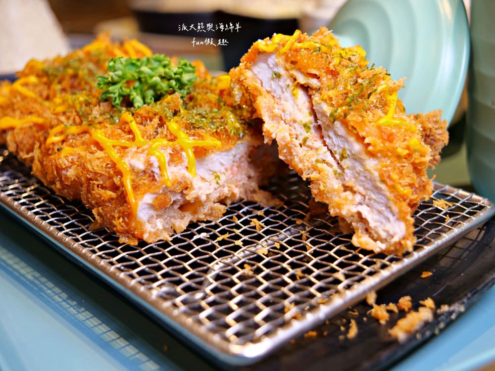 三筋-南投1號店︱草屯戀冬之夜，今年聖誕就相約三筋南投1號店尋找寶石戒指，品味爆滿起司焗烤豬排、草莓鬆餅、草莓提拉米蘇等期間限定餐點，享受最浪漫的莓好食刻!!@合作體驗