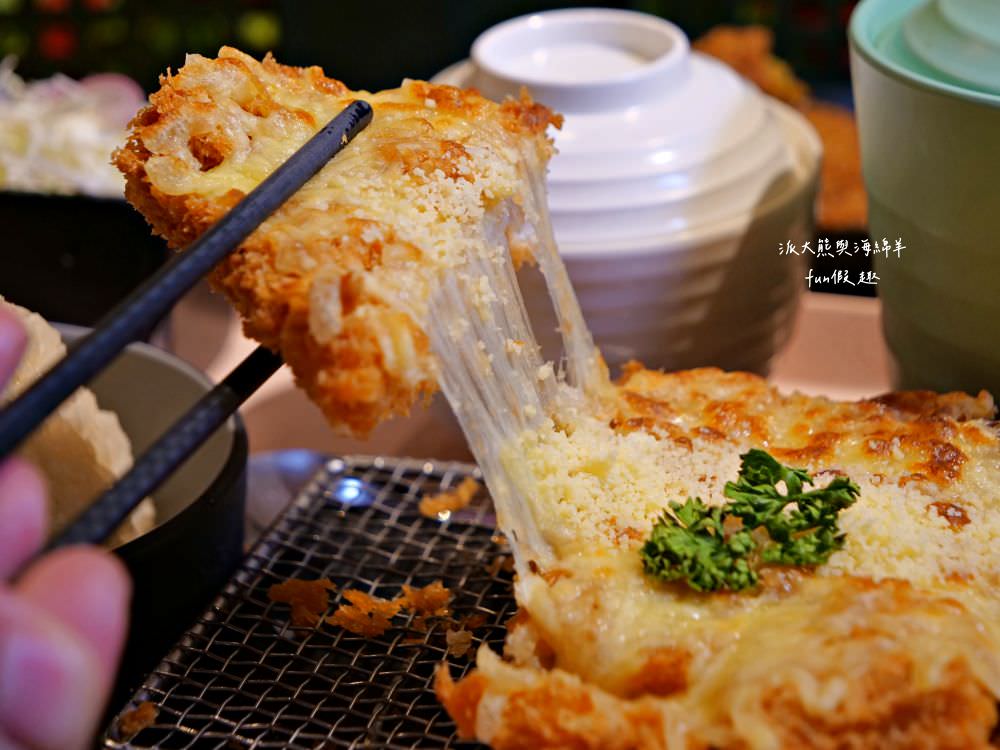 三筋-南投1號店︱草屯戀冬之夜，今年聖誕就相約三筋南投1號店尋找寶石戒指，品味爆滿起司焗烤豬排、草莓鬆餅、草莓提拉米蘇等期間限定餐點，享受最浪漫的莓好食刻!!@合作體驗