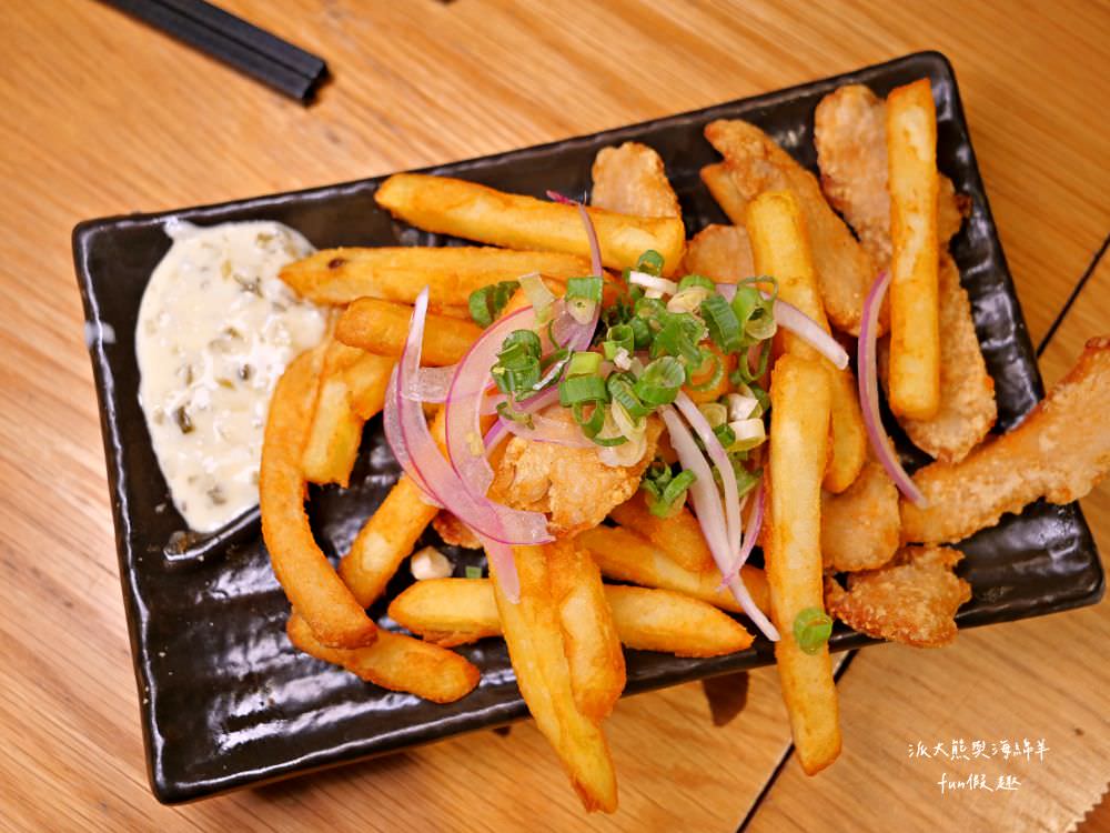 三筋-南投1號店︱草屯戀冬之夜，今年聖誕就相約三筋南投1號店尋找寶石戒指，品味爆滿起司焗烤豬排、草莓鬆餅、草莓提拉米蘇等期間限定餐點，享受最浪漫的莓好食刻!!@合作體驗