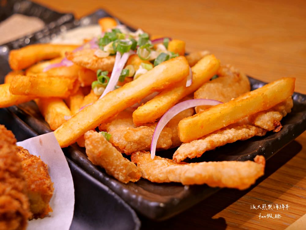 三筋-南投1號店︱草屯戀冬之夜，今年聖誕就相約三筋南投1號店尋找寶石戒指，品味爆滿起司焗烤豬排、草莓鬆餅、草莓提拉米蘇等期間限定餐點，享受最浪漫的莓好食刻!!@合作體驗