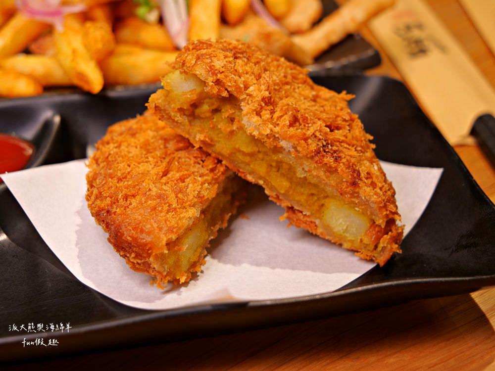 三筋-南投1號店︱草屯戀冬之夜，今年聖誕就相約三筋南投1號店尋找寶石戒指，品味爆滿起司焗烤豬排、草莓鬆餅、草莓提拉米蘇等期間限定餐點，享受最浪漫的莓好食刻!!@合作體驗