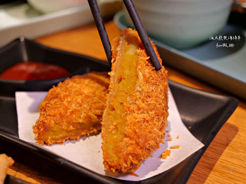 三筋-南投1號店︱草屯戀冬之夜，今年聖誕就相約三筋南投1號店尋找寶石戒指，品味爆滿起司焗烤豬排、草莓鬆餅、草莓提拉米蘇等期間限定餐點，享受最浪漫的莓好食刻!!@合作體驗