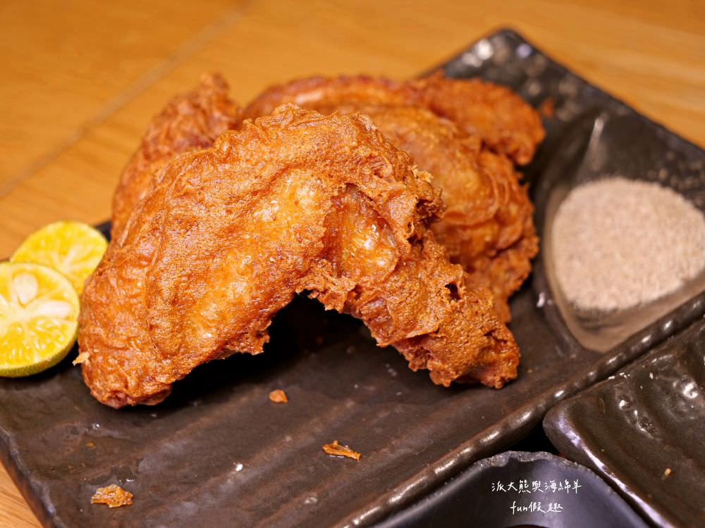 三筋-南投1號店︱草屯戀冬之夜，今年聖誕就相約三筋南投1號店尋找寶石戒指，品味爆滿起司焗烤豬排、草莓鬆餅、草莓提拉米蘇等期間限定餐點，享受最浪漫的莓好食刻!!@合作體驗