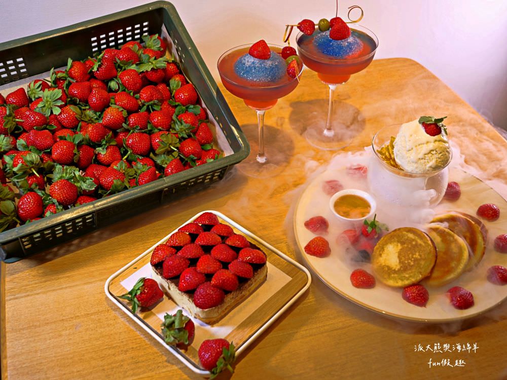 三筋-南投1號店︱草屯戀冬之夜，今年聖誕就相約三筋南投1號店尋找寶石戒指，品味爆滿起司焗烤豬排、草莓鬆餅、草莓提拉米蘇等期間限定餐點，享受最浪漫的莓好食刻!!@合作體驗