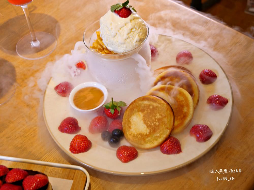 三筋-南投1號店︱草屯戀冬之夜，今年聖誕就相約三筋南投1號店尋找寶石戒指，品味爆滿起司焗烤豬排、草莓鬆餅、草莓提拉米蘇等期間限定餐點，享受最浪漫的莓好食刻!!@合作體驗