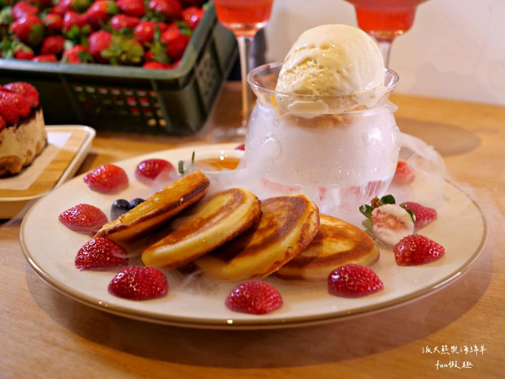 三筋-南投1號店︱草屯戀冬之夜，今年聖誕就相約三筋南投1號店尋找寶石戒指，品味爆滿起司焗烤豬排、草莓鬆餅、草莓提拉米蘇等期間限定餐點，享受最浪漫的莓好食刻!!@合作體驗