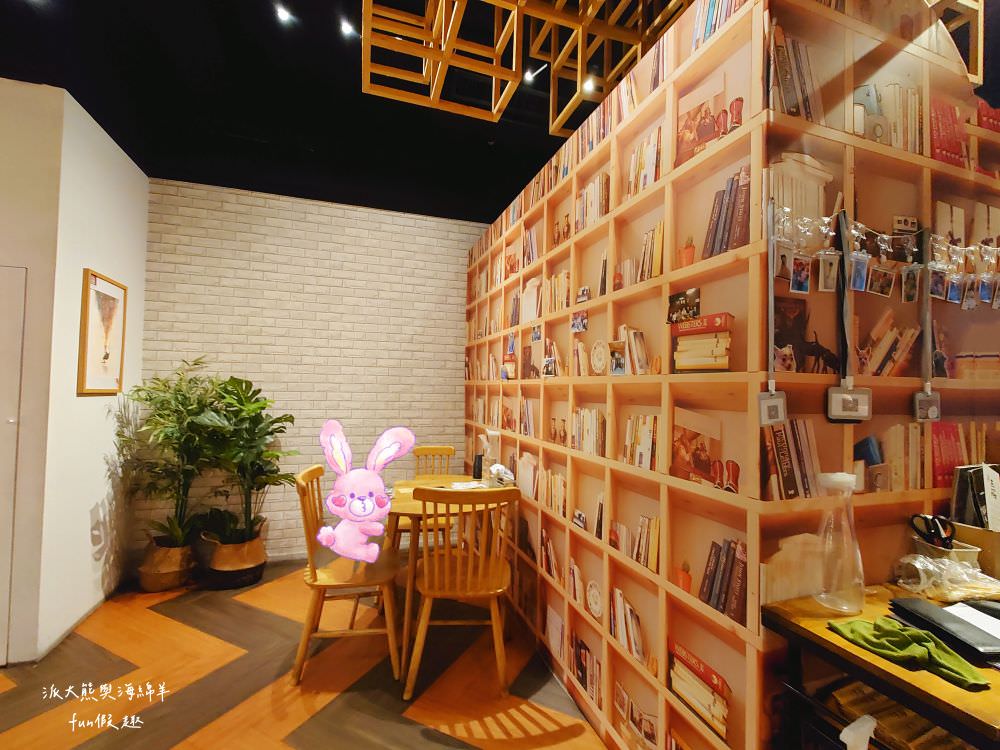 三筋-南投1號店︱草屯戀冬之夜，今年聖誕就相約三筋南投1號店尋找寶石戒指，品味爆滿起司焗烤豬排、草莓鬆餅、草莓提拉米蘇等期間限定餐點，享受最浪漫的莓好食刻!!@合作體驗