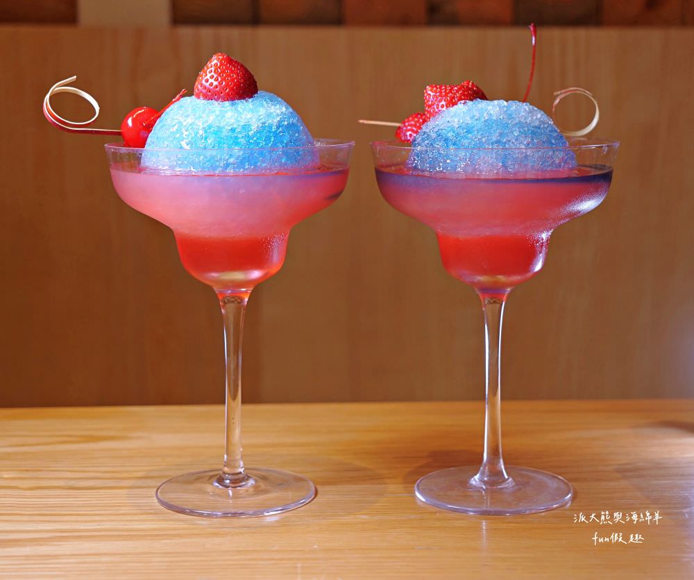 三筋-南投1號店︱草屯戀冬之夜，今年聖誕就相約三筋南投1號店尋找寶石戒指，品味爆滿起司焗烤豬排、草莓鬆餅、草莓提拉米蘇等期間限定餐點，享受最浪漫的莓好食刻!!@合作體驗