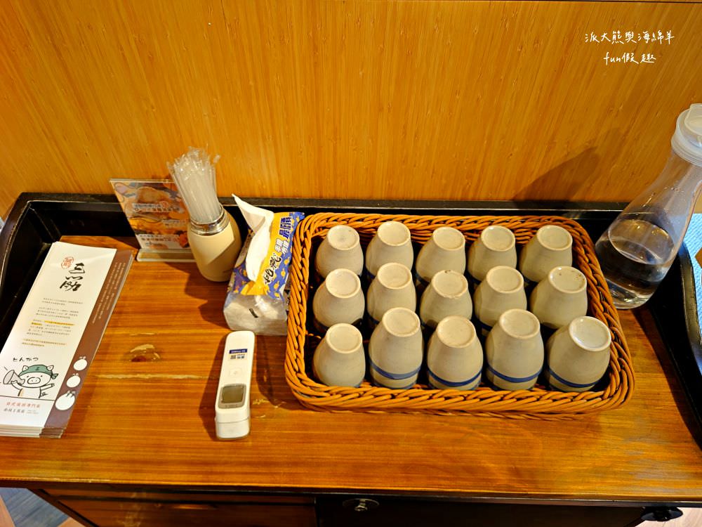 三筋-南投1號店︱草屯戀冬之夜，今年聖誕就相約三筋南投1號店尋找寶石戒指，品味爆滿起司焗烤豬排、草莓鬆餅、草莓提拉米蘇等期間限定餐點，享受最浪漫的莓好食刻!!@合作體驗