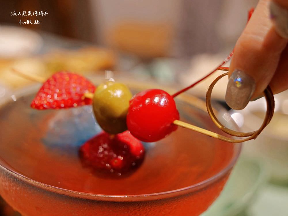 三筋-南投1號店︱草屯戀冬之夜，今年聖誕就相約三筋南投1號店尋找寶石戒指，品味爆滿起司焗烤豬排、草莓鬆餅、草莓提拉米蘇等期間限定餐點，享受最浪漫的莓好食刻!!@合作體驗