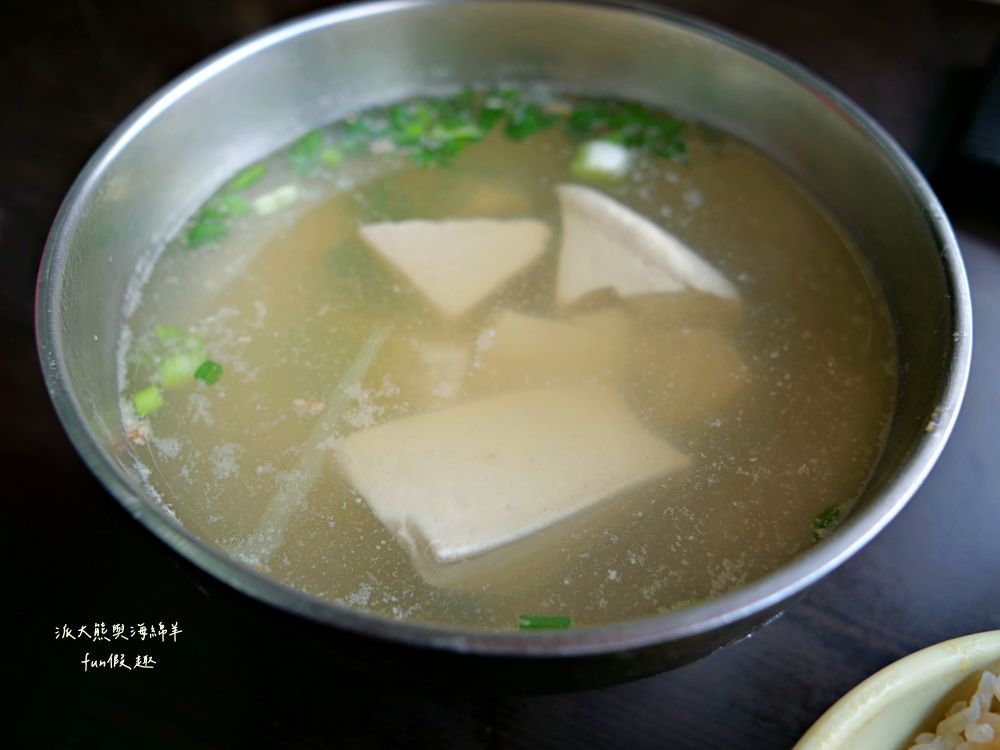明天來吃不要錢︱用餐時間人潮大爆滿，老闆人超級NICE～古早味南投意麵與清爽解膩高山冷泡茶，在人情味調劑下，編織出南投早市最美麗的風景!!113.5月換新址囉～