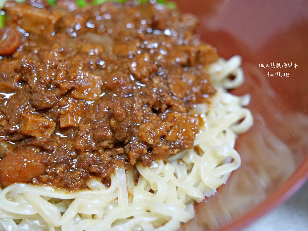 源振發製麵廠南投意麵︱在南投公有菜市場邂逅南投意麵起源地，品嚐傳承逾百年經典不敗的在地美食!遵循古法製作的南投意麵生麵條，更是探訪南投市必買伴手禮!!!營業到晚上6點唷～