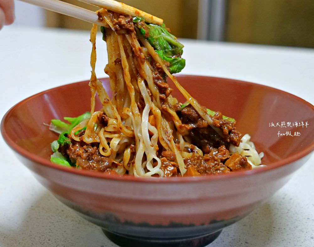 源振發製麵廠南投意麵︱在南投公有菜市場邂逅南投意麵起源地，品嚐傳承逾百年經典不敗的在地美食!遵循古法製作的南投意麵生麵條，更是探訪南投市必買伴手禮!!!營業到晚上6點唷～