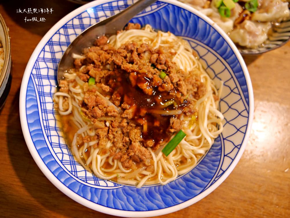 老何麵担︱傳承2代的南投在地麵館，溫馨舒適的用餐環境，招牌南投意麵不加鹼，讓大家享受美食之餘也能健康無負擔，推薦必點抄手與滷味切盤!!!