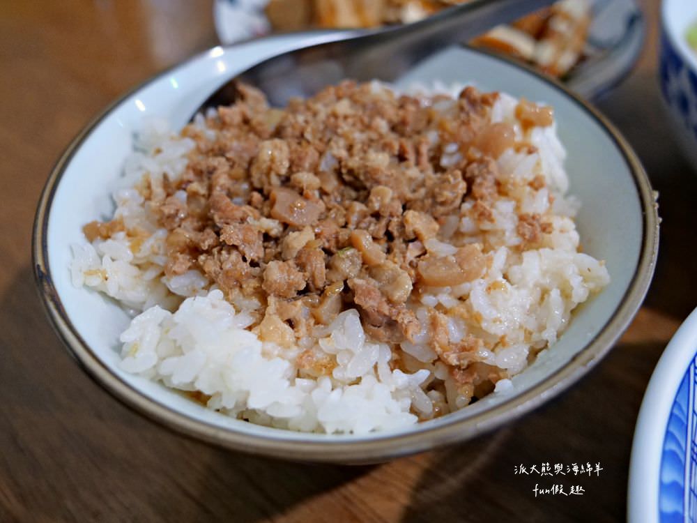 老何麵担︱傳承2代的南投在地麵館,溫馨舒適的用餐環境,招牌南投意麵不加鹼,讓大家享受美食之餘也能健康無負擔,推薦必點抄手與滷味切盤!!! - 第16張圖 老何麵担︱傳承2代的南投在地麵館,溫馨舒適的用餐環境,招牌南投意麵不加鹼,讓大家享受美食之餘也能健康無負擔,推薦必點抄手與滷味切盤!!!