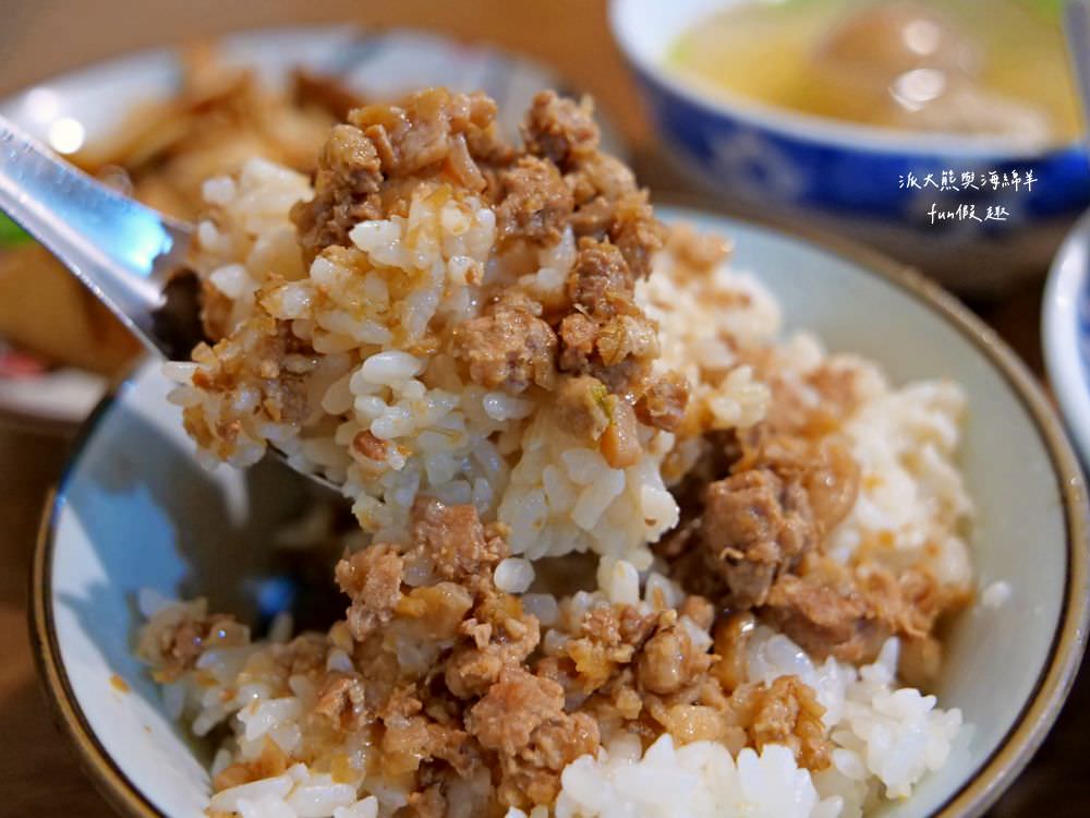 老何麵担︱傳承2代的南投在地麵館,溫馨舒適的用餐環境,招牌南投意麵不加鹼,讓大家享受美食之餘也能健康無負擔,推薦必點抄手與滷味切盤!!! - 第17張圖 老何麵担︱傳承2代的南投在地麵館,溫馨舒適的用餐環境,招牌南投意麵不加鹼,讓大家享受美食之餘也能健康無負擔,推薦必點抄手與滷味切盤!!!