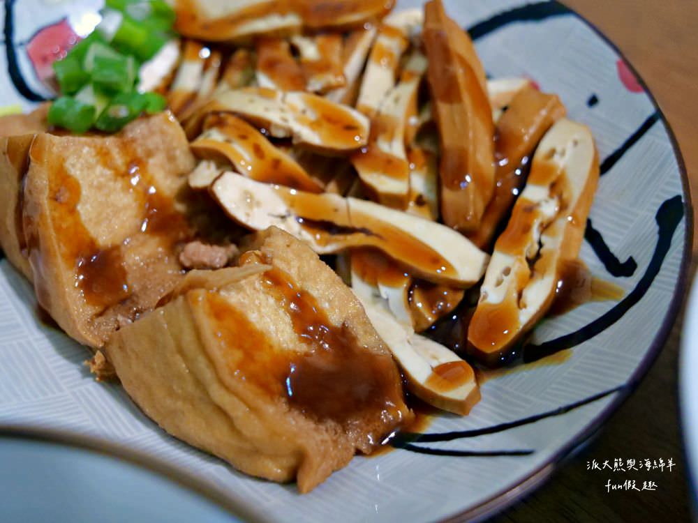 老何麵担︱傳承2代的南投在地麵館,溫馨舒適的用餐環境,招牌南投意麵不加鹼,讓大家享受美食之餘也能健康無負擔,推薦必點抄手與滷味切盤!!! - 第23張圖 老何麵担︱傳承2代的南投在地麵館,溫馨舒適的用餐環境,招牌南投意麵不加鹼,讓大家享受美食之餘也能健康無負擔,推薦必點抄手與滷味切盤!!!