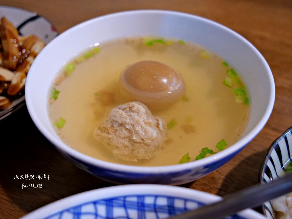 老何麵担︱傳承2代的南投在地麵館,溫馨舒適的用餐環境,招牌南投意麵不加鹼,讓大家享受美食之餘也能健康無負擔,推薦必點抄手與滷味切盤!!! - 第28張圖 老何麵担︱傳承2代的南投在地麵館,溫馨舒適的用餐環境,招牌南投意麵不加鹼,讓大家享受美食之餘也能健康無負擔,推薦必點抄手與滷味切盤!!!