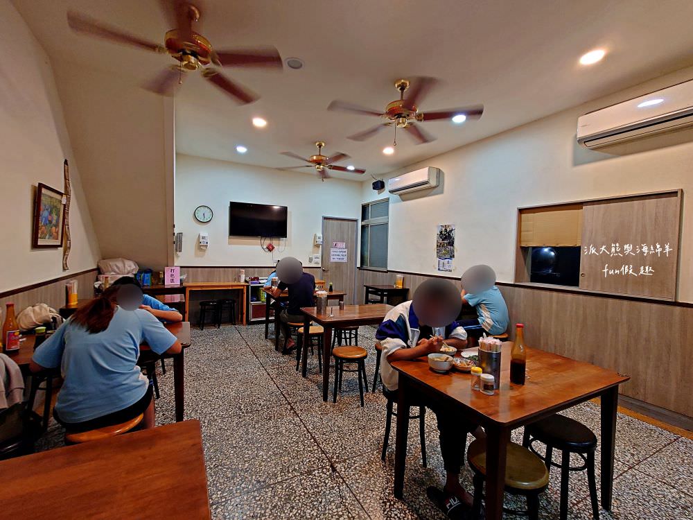 老何麵担︱傳承2代的南投在地麵館，溫馨舒適的用餐環境，招牌南投意麵不加鹼，讓大家享受美食之餘也能健康無負擔，推薦必點抄手與滷味切盤!!!