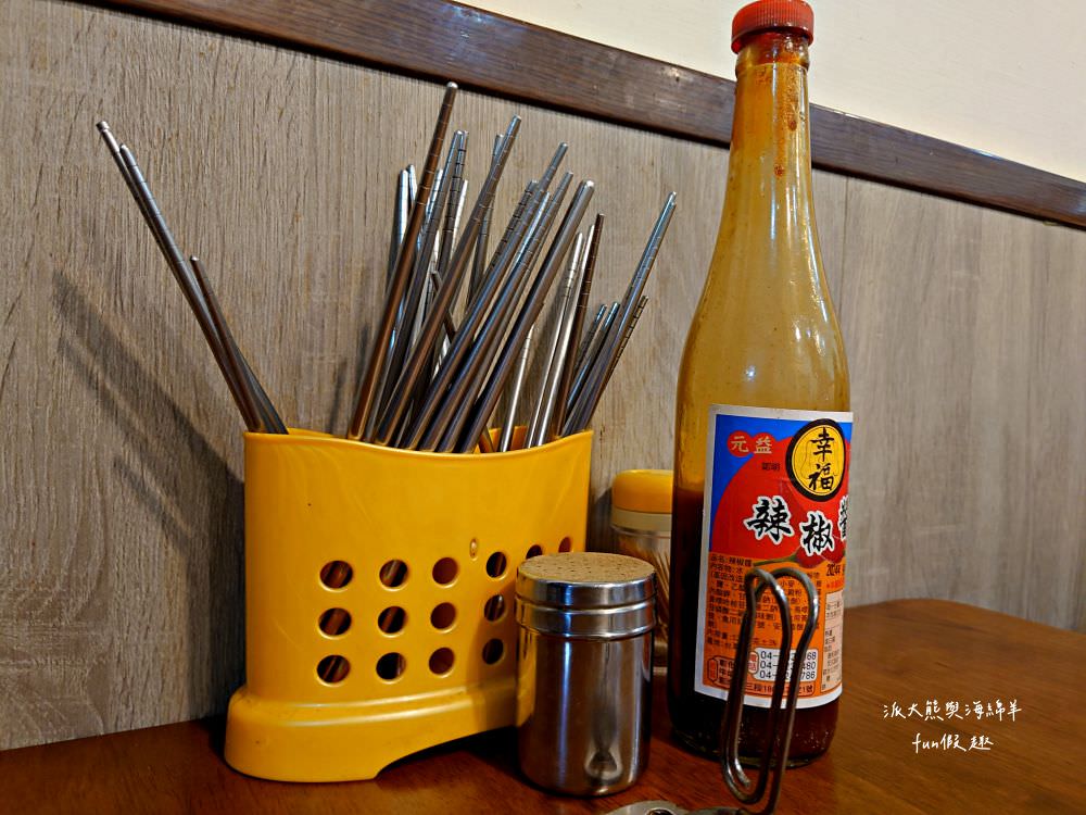 老何麵担︱傳承2代的南投在地麵館，溫馨舒適的用餐環境，招牌南投意麵不加鹼，讓大家享受美食之餘也能健康無負擔，推薦必點抄手與滷味切盤!!!