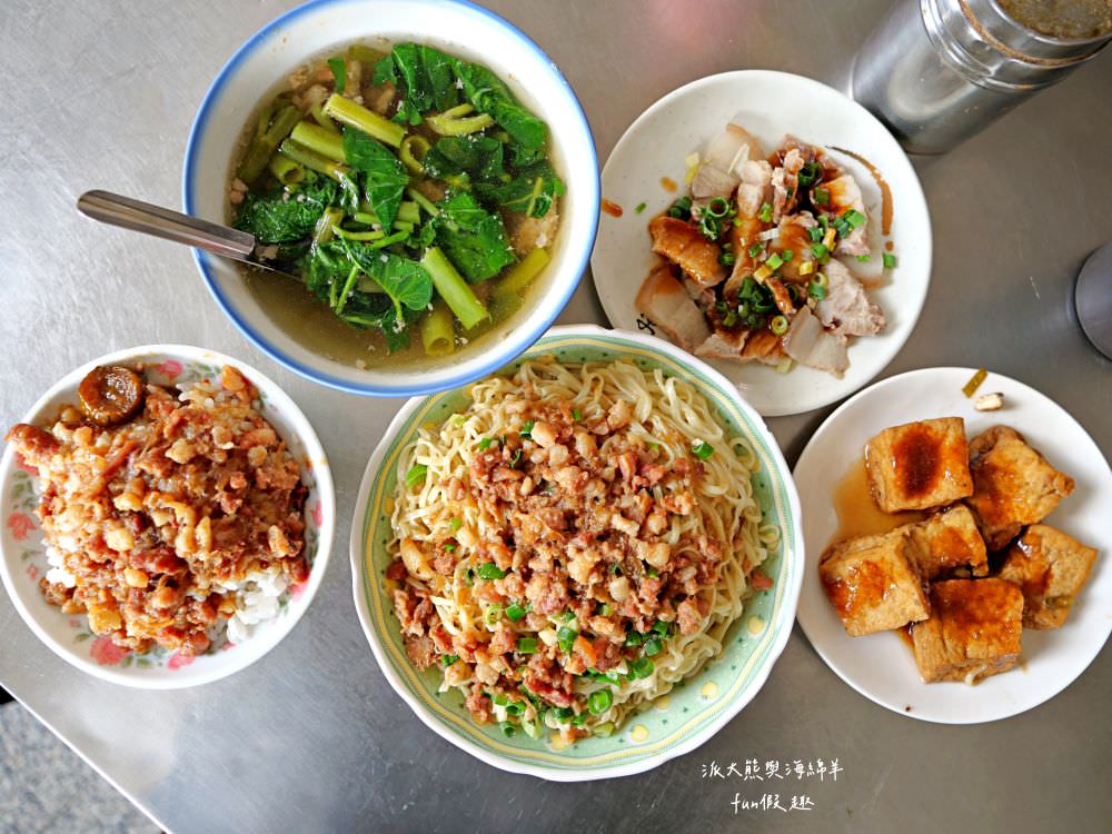 葉家意麵老店-南陽店︱屹立南投市南陽市場數十年的南投意麵，餐點美味份量大，是充滿在地特色的傳統日常早午餐～位址是921重建後，葉家意麵有2家，目前連孫輩都也在幫忙囉!