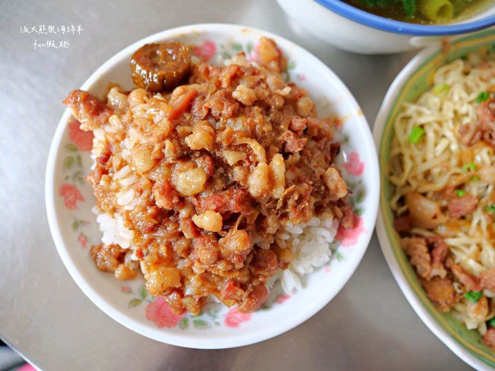 葉家意麵老店-南陽店︱屹立南投市南陽市場數十年的南投意麵，餐點美味份量大，是充滿在地特色的傳統日常早午餐～位址是921重建後，葉家意麵有2家，目前連孫輩都也在幫忙囉!