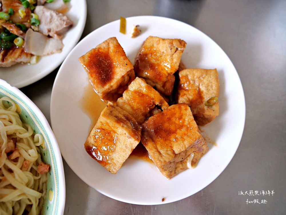 葉家意麵老店-南陽店︱屹立南投市南陽市場數十年的南投意麵，餐點美味份量大，是充滿在地特色的傳統日常早午餐～位址是921重建後，葉家意麵有2家，目前連孫輩都也在幫忙囉!