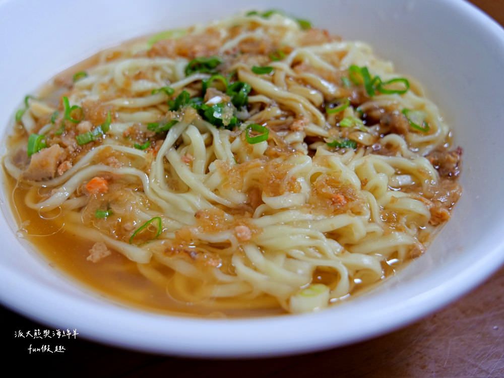 阿財意麵︱晚間限定的老字號南投意麵店，來碗南投意麵搭配祖傳肉丸，香濃簡樸好滋味無法擋～當然還有每日限量滷肉飯、豬皮、舌邊肉及骨頭肉都是不可錯過必點美食!!! 晚上5點開始營業!