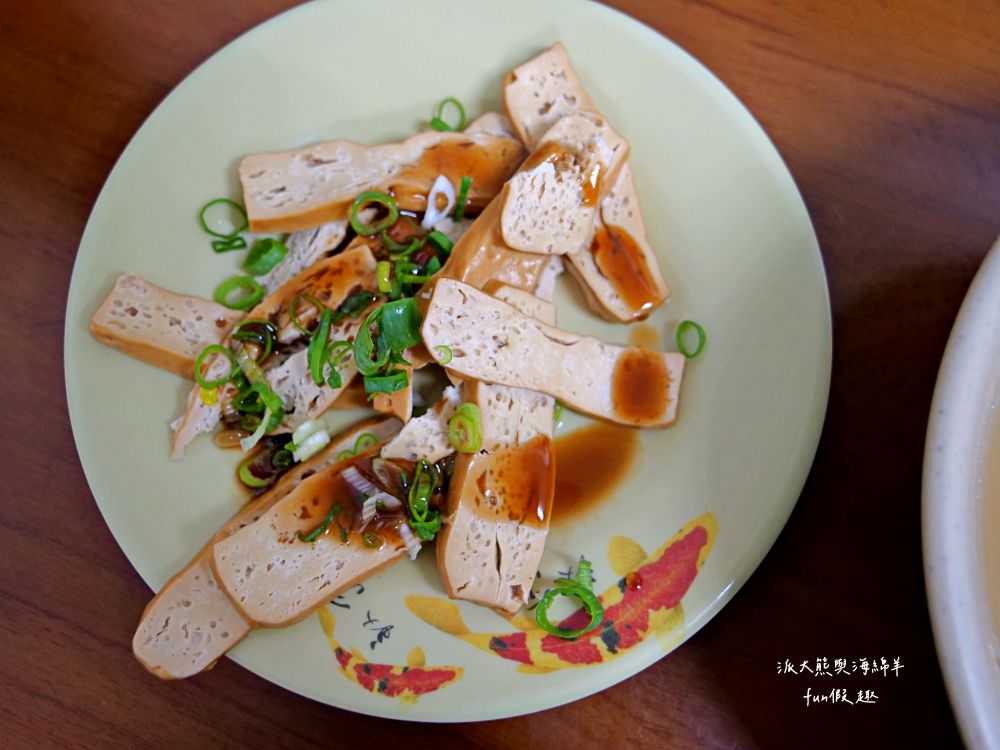 阿財意麵︱晚間限定的老字號南投意麵店，來碗南投意麵搭配祖傳肉丸，香濃簡樸好滋味無法擋～當然還有每日限量滷肉飯、豬皮、舌邊肉及骨頭肉都是不可錯過必點美食!!! 晚上5點開始營業!