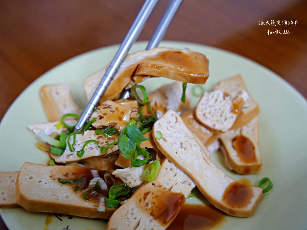 阿財意麵︱晚間限定的老字號南投意麵店，來碗南投意麵搭配祖傳肉丸，香濃簡樸好滋味無法擋～當然還有每日限量滷肉飯、豬皮、舌邊肉及骨頭肉都是不可錯過必點美食!!! 晚上5點開始營業!