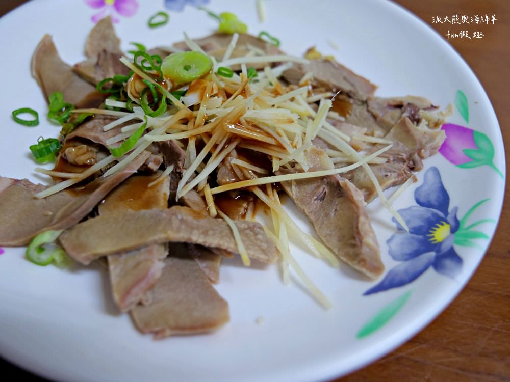 阿財意麵︱晚間限定的老字號南投意麵店，來碗南投意麵搭配祖傳肉丸，香濃簡樸好滋味無法擋～當然還有每日限量滷肉飯、豬皮、舌邊肉及骨頭肉都是不可錯過必點美食!!! 晚上5點開始營業!