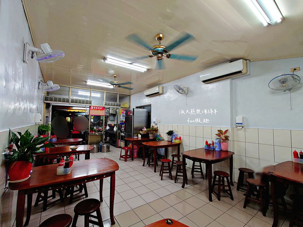 阿財意麵︱晚間限定的老字號南投意麵店，來碗南投意麵搭配祖傳肉丸，香濃簡樸好滋味無法擋～當然還有每日限量滷肉飯、豬皮、舌邊肉及骨頭肉都是不可錯過必點美食!!! 晚上5點開始營業!