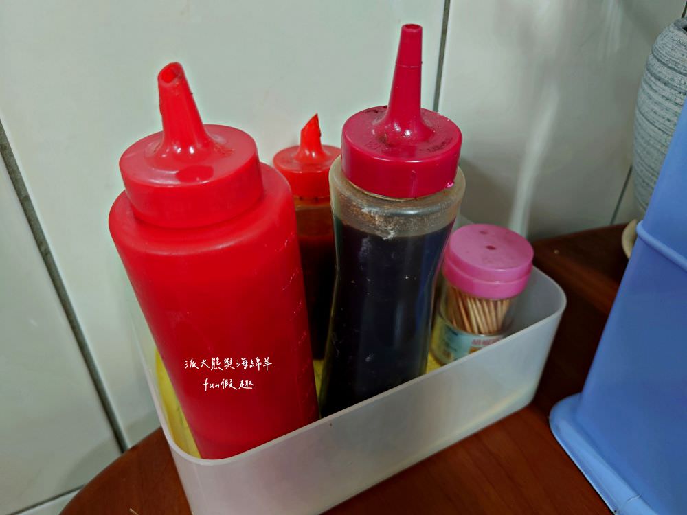 阿財意麵︱晚間限定的老字號南投意麵店，來碗南投意麵搭配祖傳肉丸，香濃簡樸好滋味無法擋～當然還有每日限量滷肉飯、豬皮、舌邊肉及骨頭肉都是不可錯過必點美食!!! 晚上5點開始營業!