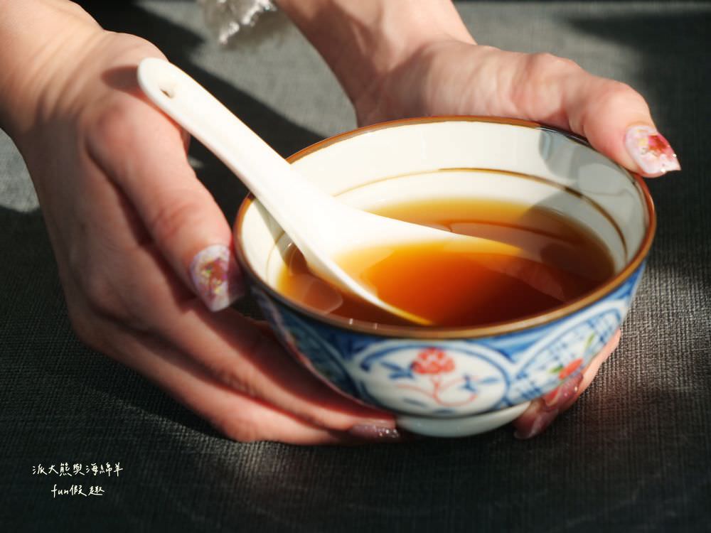 元榆無添加原味滴雞精（土雞）︱選用自家牧場高品質黑羽土雞，天然放牧、低脂高蛋白，手工慢燉超過20小時而成的純粹滴雞精，每一滴都滿載著土雞原味精華，是今年冬令滋補或年節送禮最佳首選好物!!【合作體驗】～