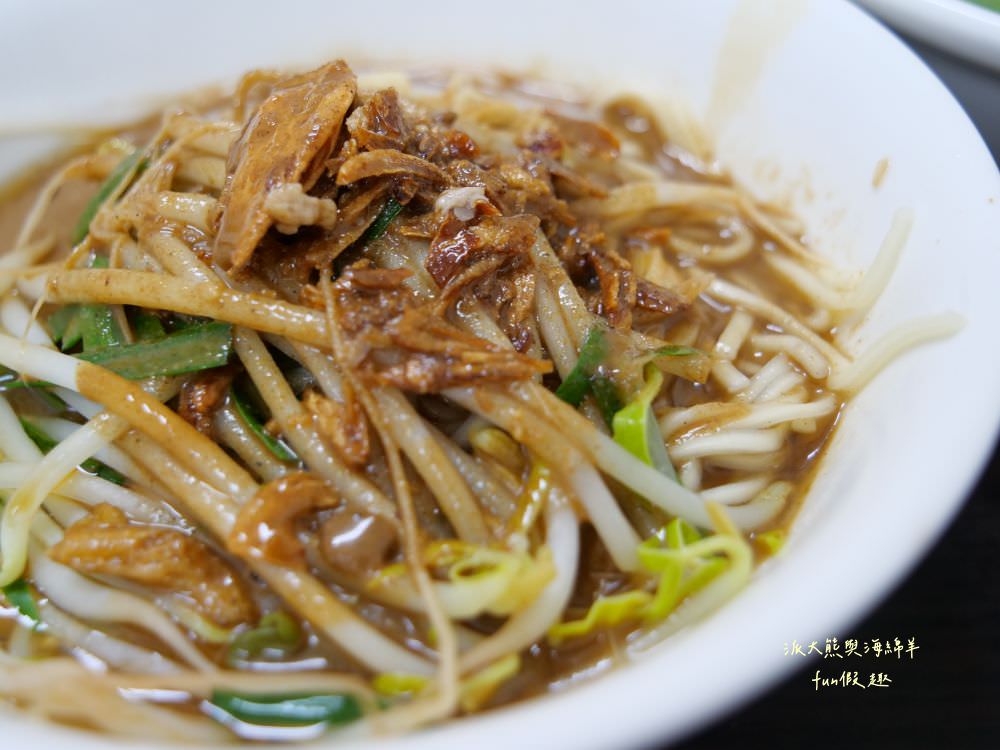 古早味海產麵︱臺北中山營業超過40年，鄰近捷運行天宮站的在地美食，香濃麻醬麵配碗新鮮蚵仔湯，就是令人懷念的簡樸好滋味～