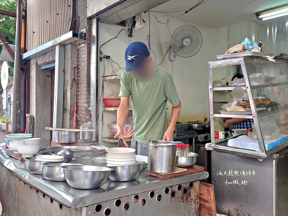 古早味海產麵︱臺北中山營業超過40年，鄰近捷運行天宮站的在地美食，香濃麻醬麵配碗新鮮蚵仔湯，就是令人懷念的簡樸好滋味～