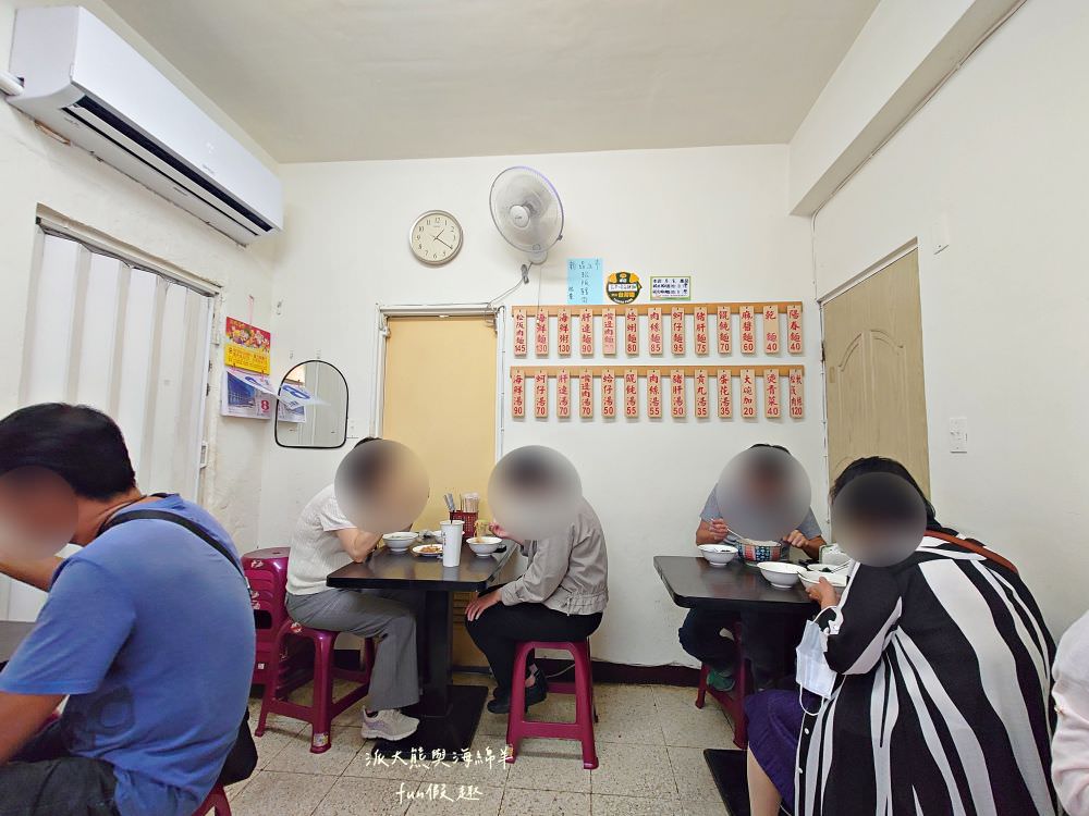 古早味海產麵︱臺北中山營業超過40年，鄰近捷運行天宮站的在地美食，香濃麻醬麵配碗新鮮蚵仔湯，就是令人懷念的簡樸好滋味～