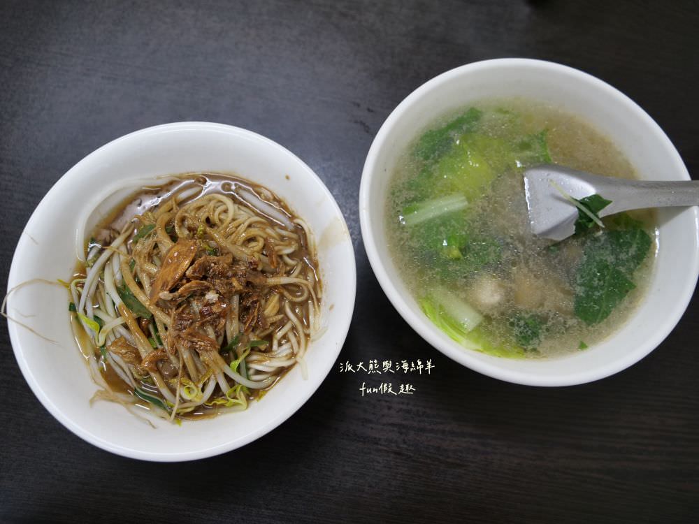 古早味海產麵︱臺北中山營業超過40年，鄰近捷運行天宮站的在地美食，香濃麻醬麵配碗新鮮蚵仔湯，就是令人懷念的簡樸好滋味～