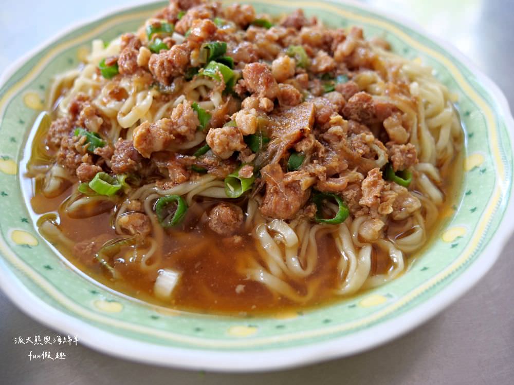 圓環意麵︱南投市中心圓環不可錯過的在地美食,南投意麵與肉湯的絕佳組合很可以! 在地鐵粉很支持,每到用餐時間總是人潮滿滿啊!! 內用找座位,外帶請排隊~早上6點開始營業! - 第16張圖 圓環意麵︱南投市中心圓環不可錯過的在地美食,南投意麵與肉湯的絕佳組合很可以! 在地鐵粉很支持,每到用餐時間總是人潮滿滿啊!! 內用找座位,外帶請排隊~早上6點開始營業!