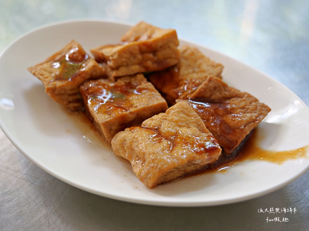 圓環意麵︱南投市中心圓環不可錯過的在地美食，南投意麵與肉湯的絕佳組合很可以! 在地鐵粉很支持，每到用餐時間總是人潮滿滿啊!! 內用找座位，外帶請排隊～早上6點開始營業!