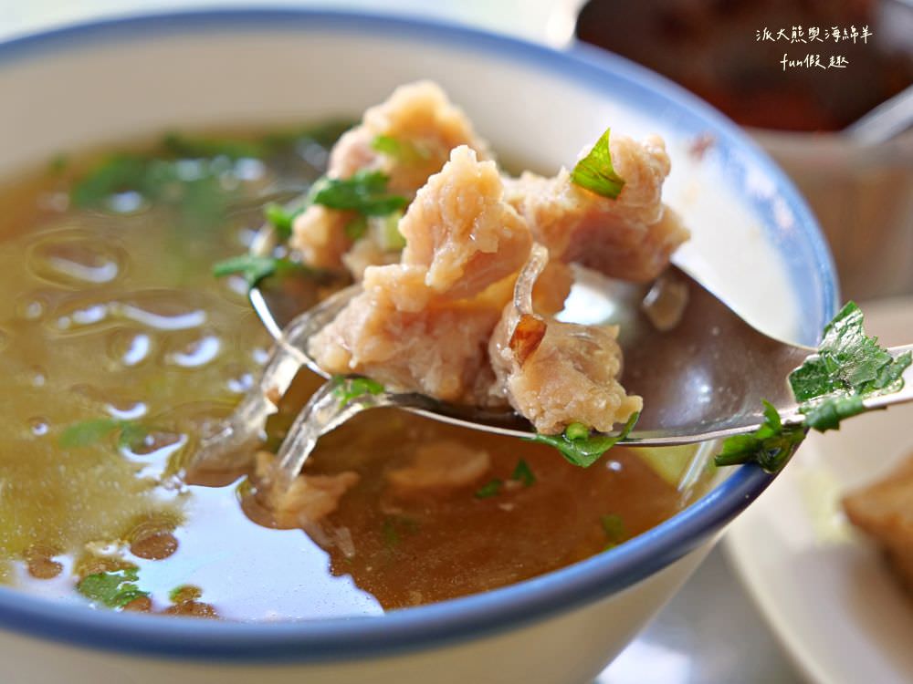 圓環意麵︱南投市中心圓環不可錯過的在地美食,南投意麵與肉湯的絕佳組合很可以! 在地鐵粉很支持,每到用餐時間總是人潮滿滿啊!! 內用找座位,外帶請排隊~早上6點開始營業! - 第32張圖 圓環意麵︱南投市中心圓環不可錯過的在地美食,南投意麵與肉湯的絕佳組合很可以! 在地鐵粉很支持,每到用餐時間總是人潮滿滿啊!! 內用找座位,外帶請排隊~早上6點開始營業!