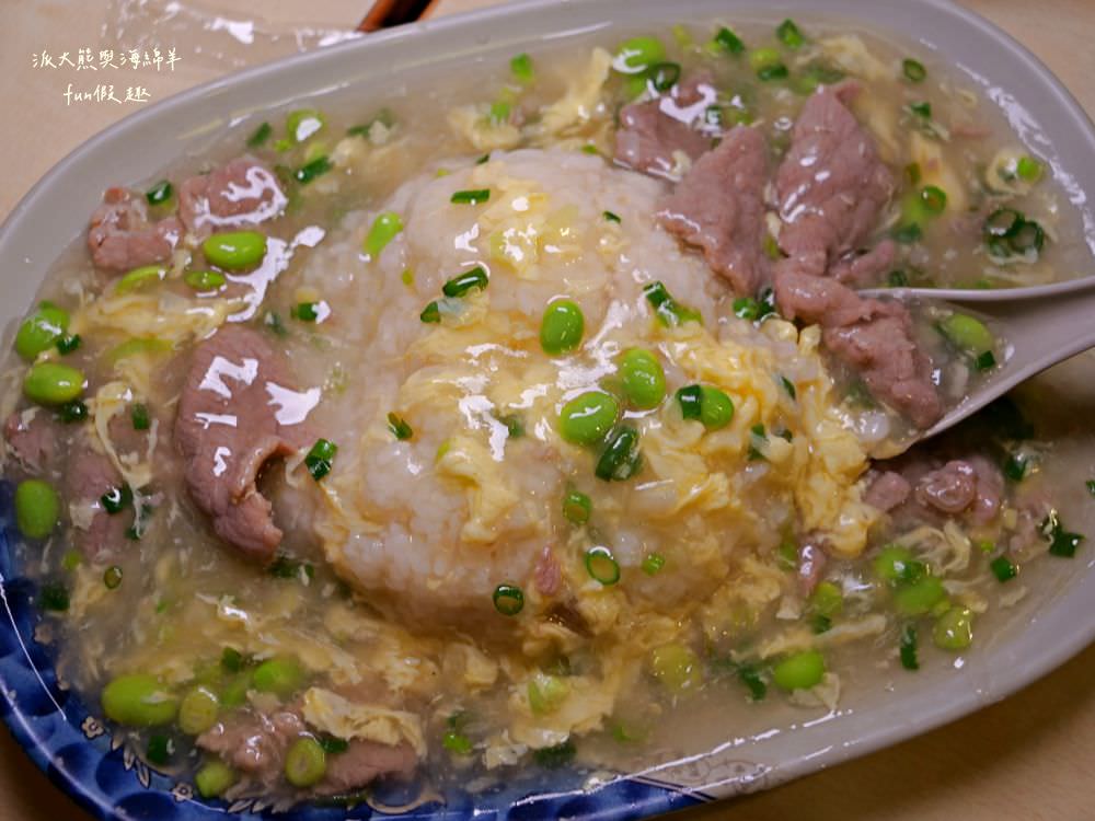 銀記手擀刀切牛肉麵︱臺北市中正區光華商圈的道地眷村味，用餐時間人潮大爆滿，各種餐點美味CP值高，想品嚐最正宗眷村料理風情，就來銀記手擀刀切牛肉麵，感受與蔣公同框，一起走進美食時光隧道，緬懷過去、品味當下!!!鄰近華山1914文化創意產業園區～
