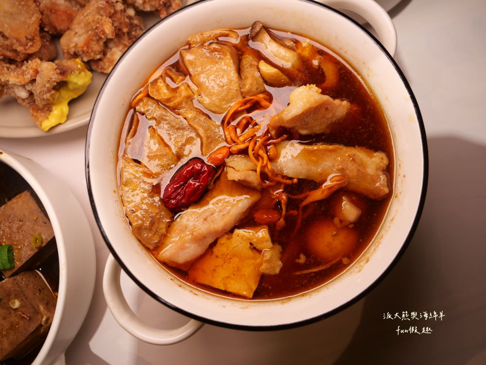 SS65醬湯研究院︱草屯絕美貨櫃屋美食再+1，精心燉煮5種口味秘製老火湯&主廚限定早午餐及特餐，搭配多項獨家特調醬汁，讓人從早到晚都吃不膩，好吃好看又好拍!!!（原姚吱吱秘制老火湯麻辣燙）～
